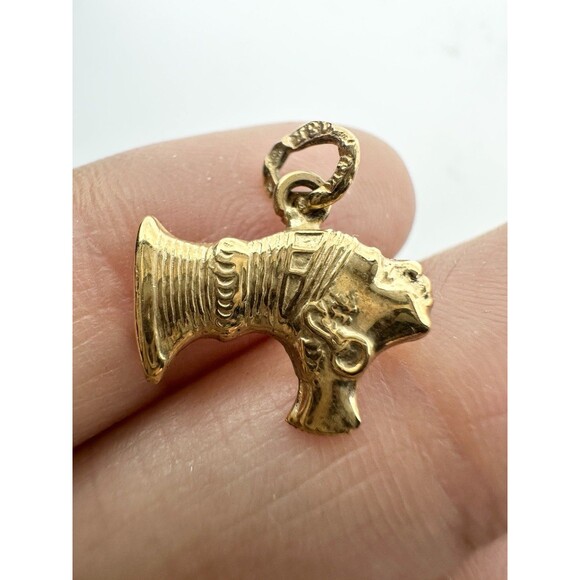 18k Yellow Gold Nefertiti Queen Charm - Picture 1 of 5